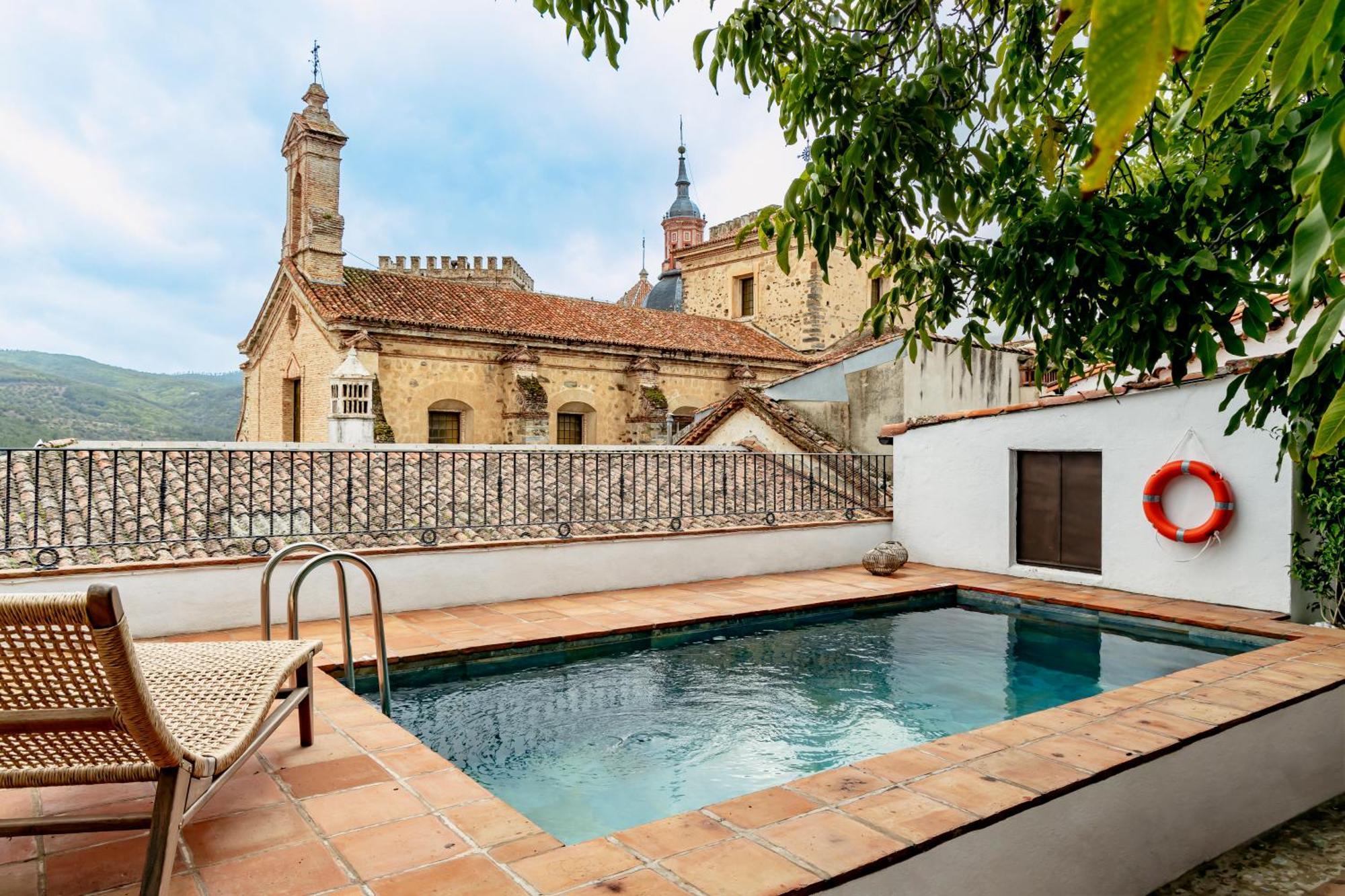 Apartamentos Turisticos El Patio Del Nogal 구아달루페 외부 사진