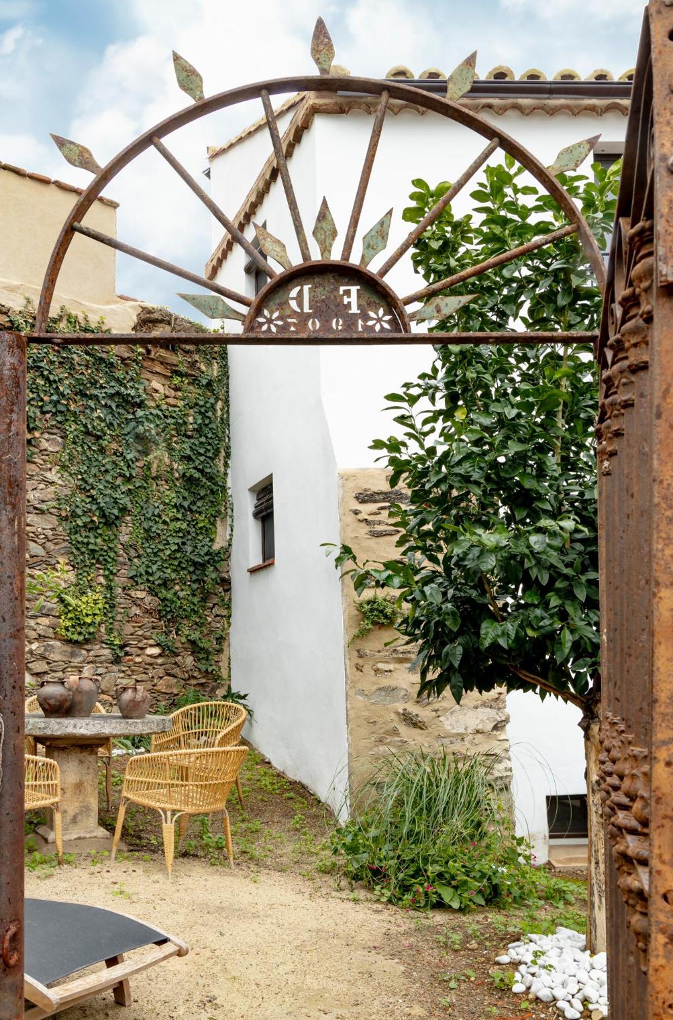 Apartamentos Turisticos El Patio Del Nogal 구아달루페 외부 사진