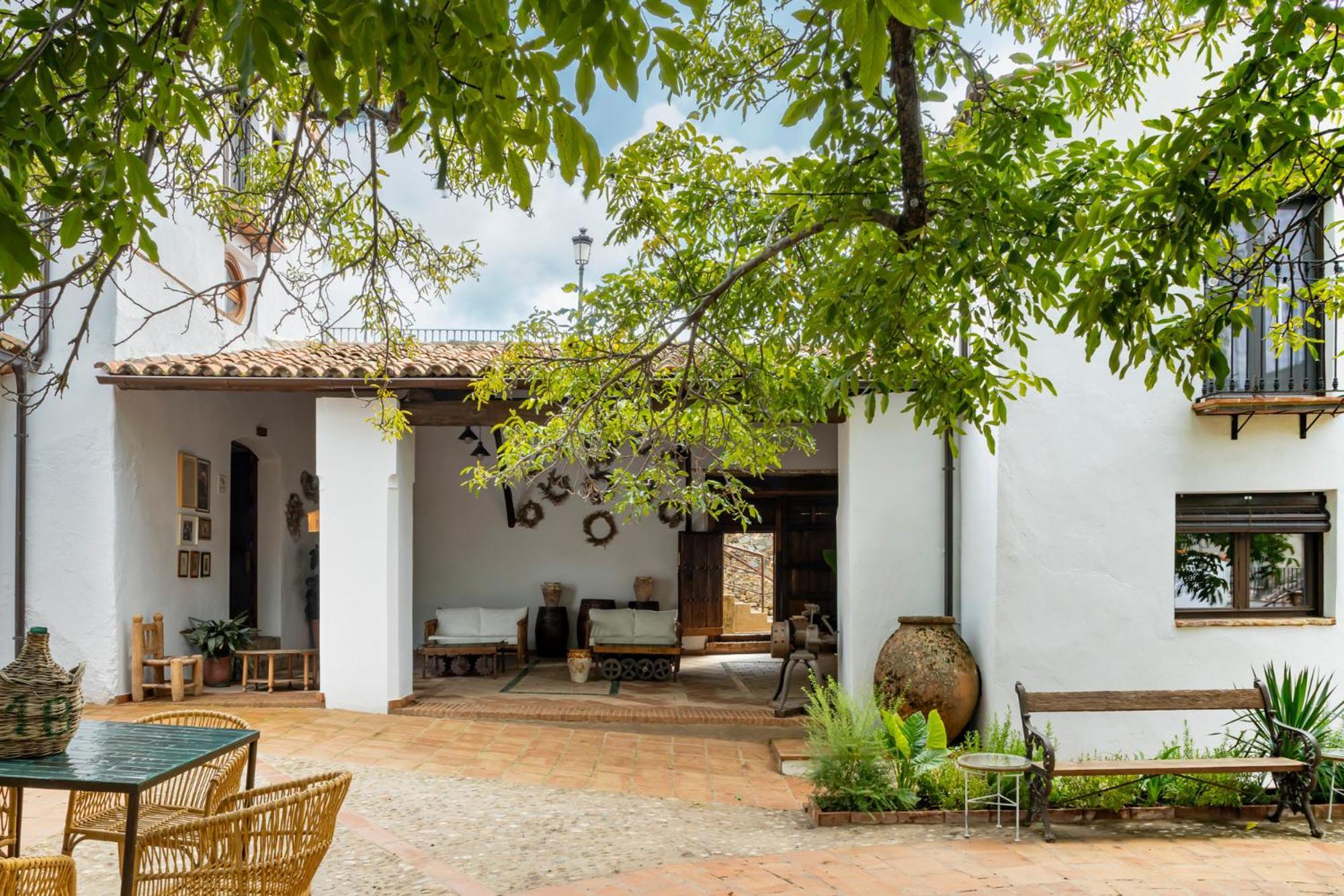 Apartamentos Turisticos El Patio Del Nogal 구아달루페 외부 사진