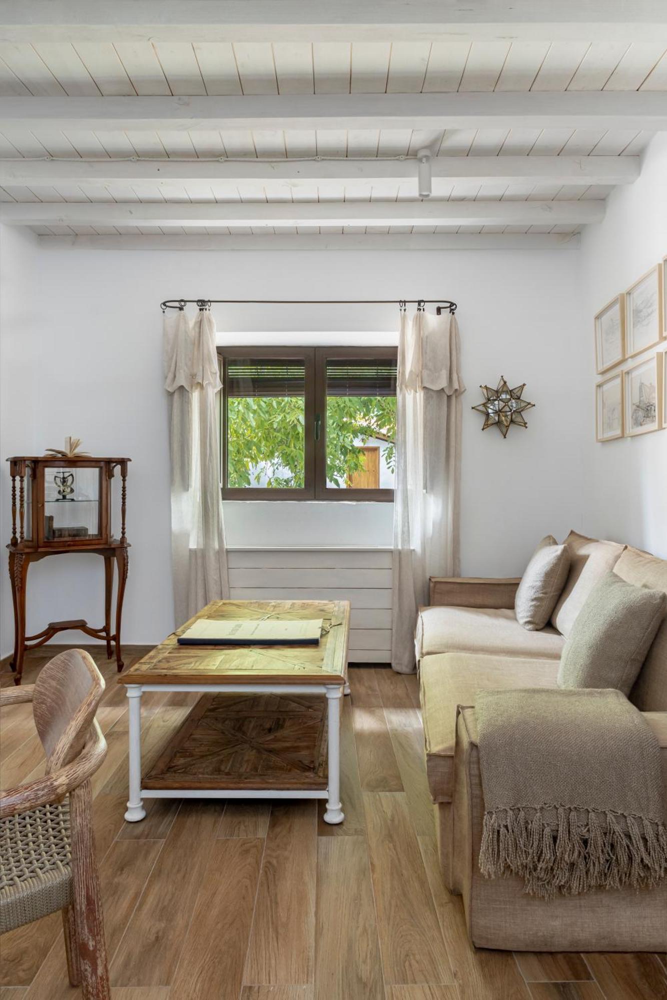 Apartamentos Turisticos El Patio Del Nogal 구아달루페 외부 사진