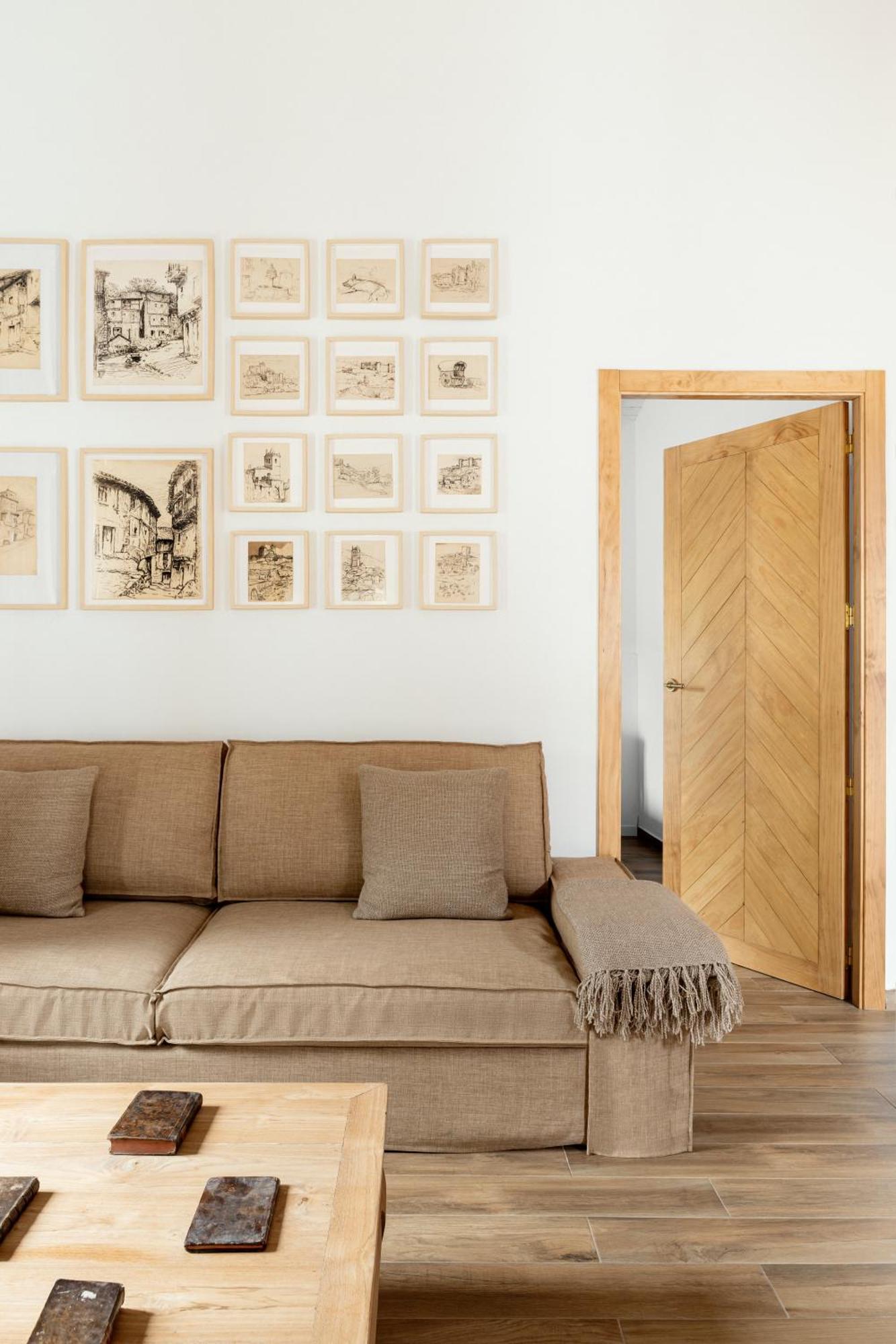 Apartamentos Turisticos El Patio Del Nogal 구아달루페 외부 사진